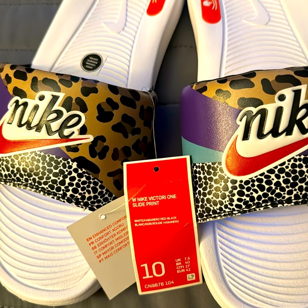 NWT Nike Sandals, no box.